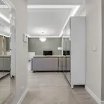 Wola - 9th Floor, Parking & Balcony - By Rentujemy * Varšava