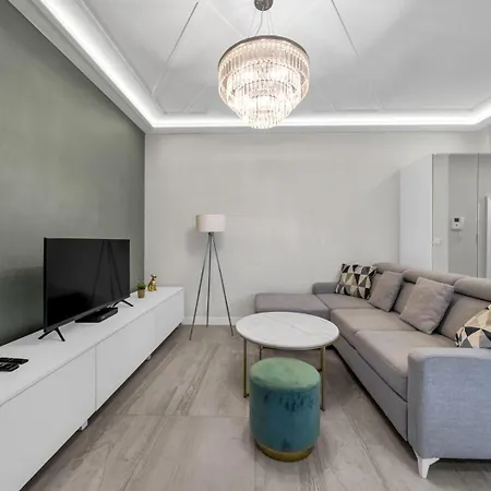 Wola - 9th Floor, Parking & Balcony - By Rentujemy 바르샤바