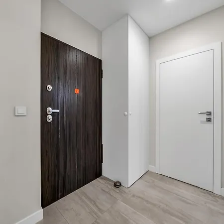 Wola - 9th Floor, Parking & Balcony - By Rentujemy 아파트