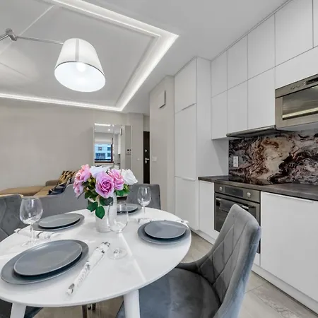 Wola - 9th Floor, Parking & Balcony - By Rentujemy Апартаменты *