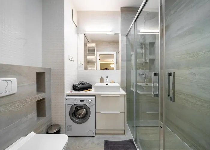 Wola - 9th Floor, Parking & Balcony - By Rentujemy * وارسو