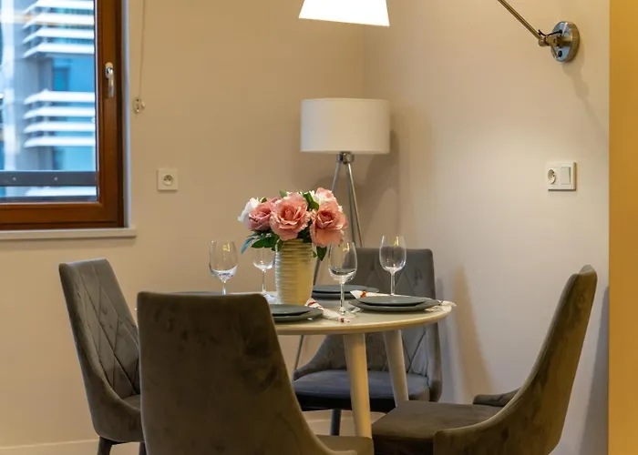 Wola - 9th Floor, Parking & Balcony - By Rentujemy شقة *