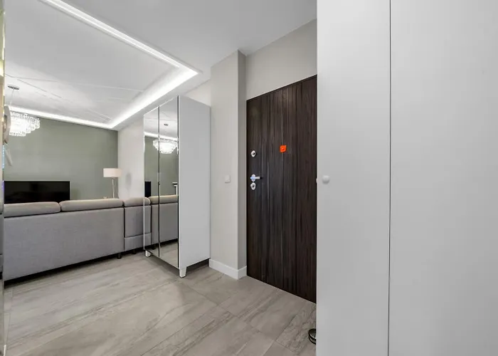 شقة Wola - 9th Floor, Parking & Balcony - By Rentujemy وارسو