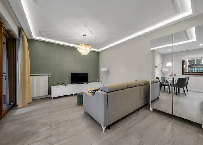 Wola - 9th Floor, Parking & Balcony - By Rentujemy * وارسو