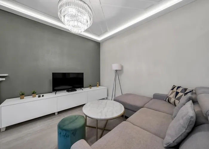 Wola - 9th Floor, Parking & Balcony - By Rentujemy Lejlighed *