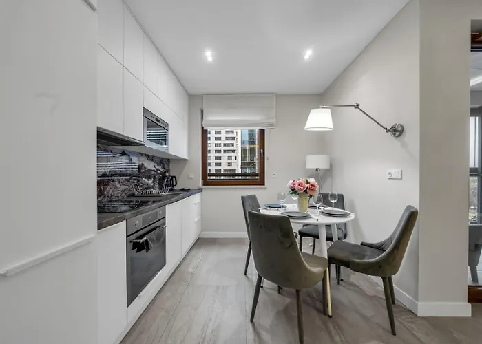 Wola - 9th Floor, Parking & Balcony - By Rentujemy وارسو