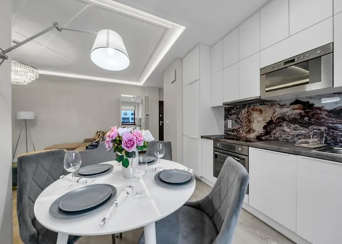 Wola - 9th Floor, Parking & Balcony - By Rentujemy شقة *