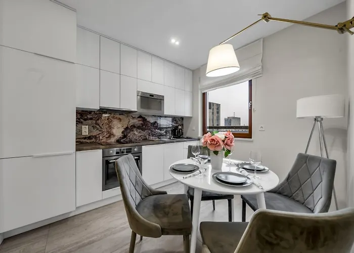 Wola - 9th Floor, Parking & Balcony - By Rentujemy * وارسو