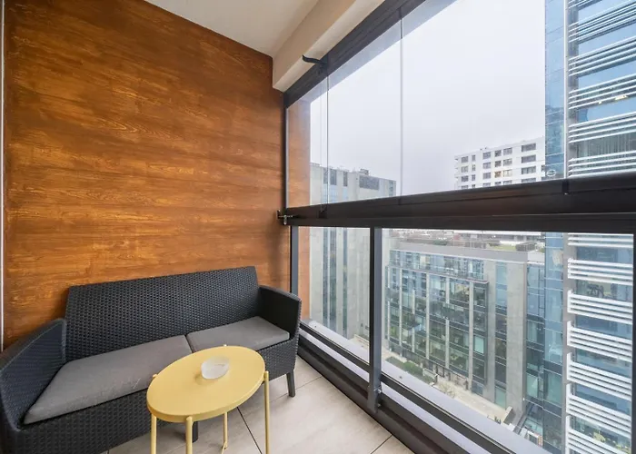 Wola - 9th Floor, Parking & Balcony - By Rentujemy شقة