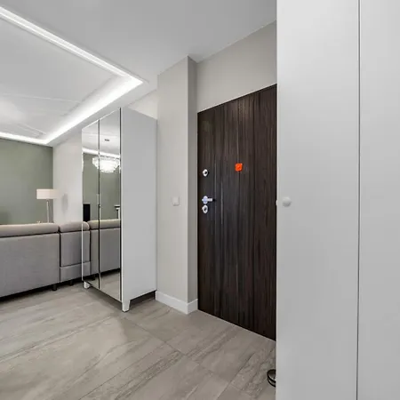 公寓 Wola - 9th Floor, Parking & Balcony - By Rentujemy 华沙