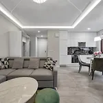 Appartement Wola - 9th Floor, Parking & Balcony - By Rentujemy