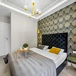 Wola - 9th Floor, Parking & Balcony - By Rentujemy Appartement Warschau